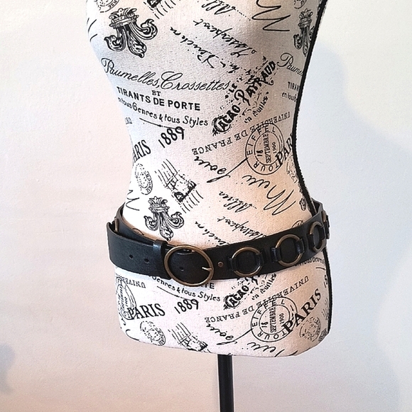 Elegant Black Leather Belt With Solid Brass Rings. Size Medium. Great Quality - Picture 1 of 6